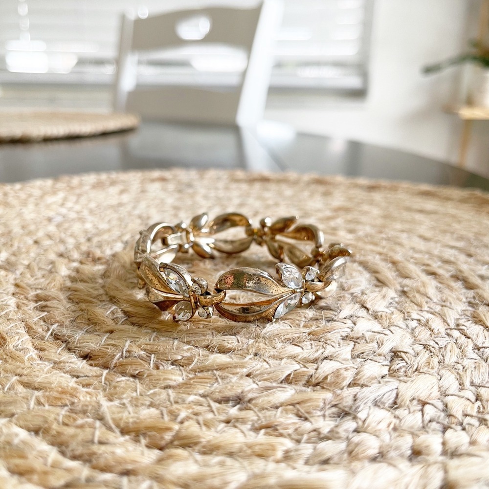 Vintage Trifari Gold Tone Rhinestone Floral Link Bracelet Crystal Botanical Leaf